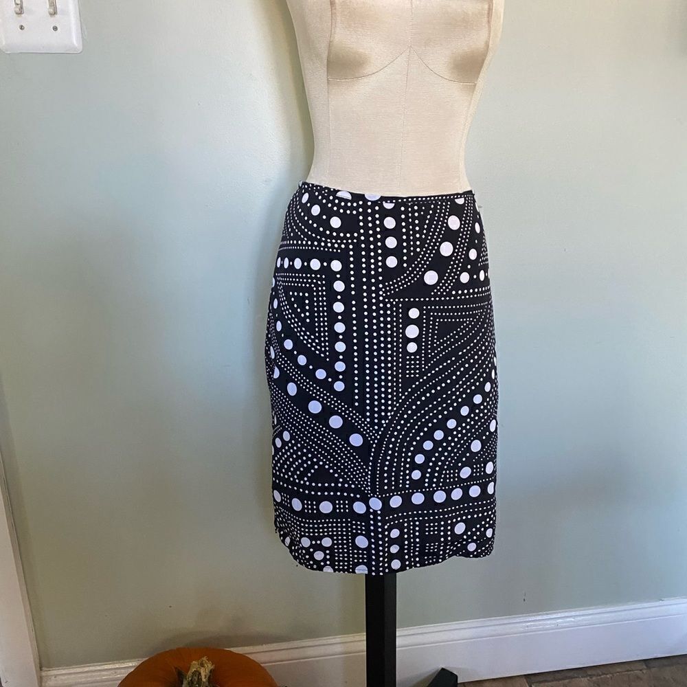Xhilaration Skirt Black & white
